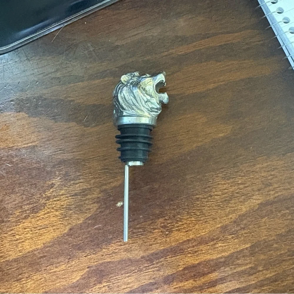 Lion Head Wine Bottle Stopper and Pour Spout - Picture 2 of 5